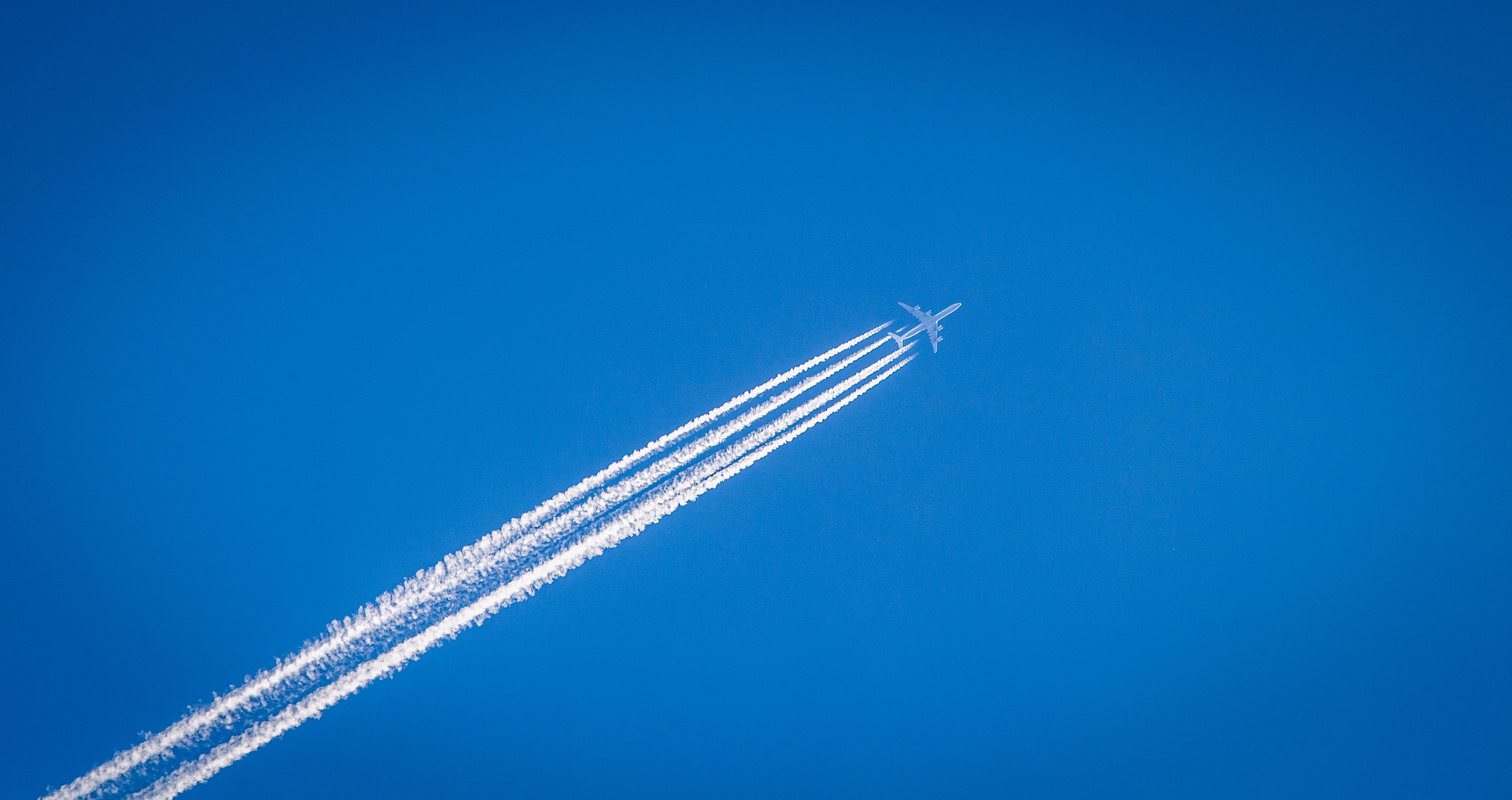Contrails - trochę o smugach kondensacyjnych